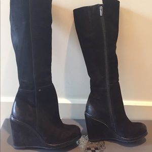 🎉HP 🎉 Vince Camuto Justine Boot in Black Nubuck